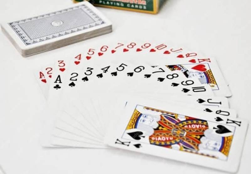 Mẹo Đánh Bài Tiến Lên Miền Bắc Luôn Nắm Thế Chủ Động 1 Nắm chắc bộ bài của mình