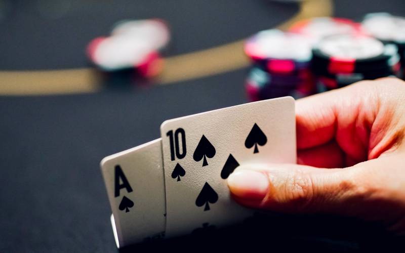 Những lưu ý quan trọng khi áp dụng mẹo nhớ bài trong poker